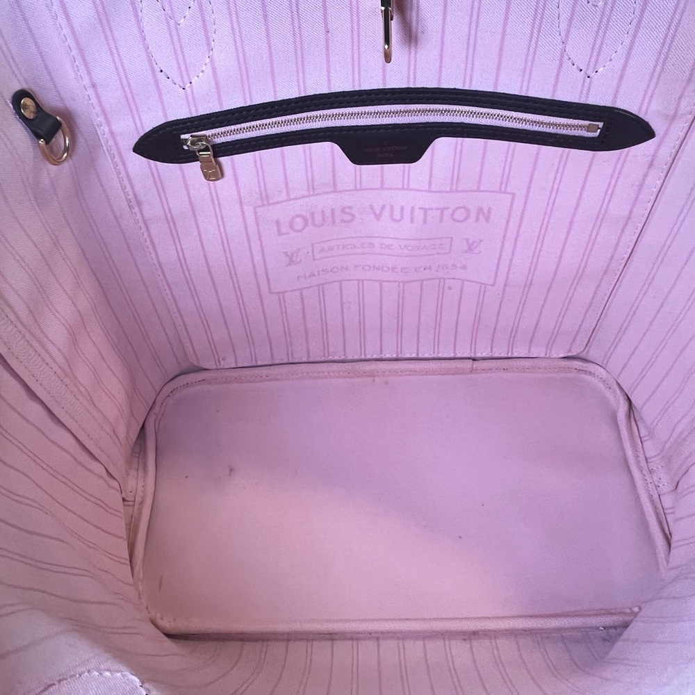 Louis Vuitton Neverfull MM (Rose Ballerine Interior) - Picture 5 of 11